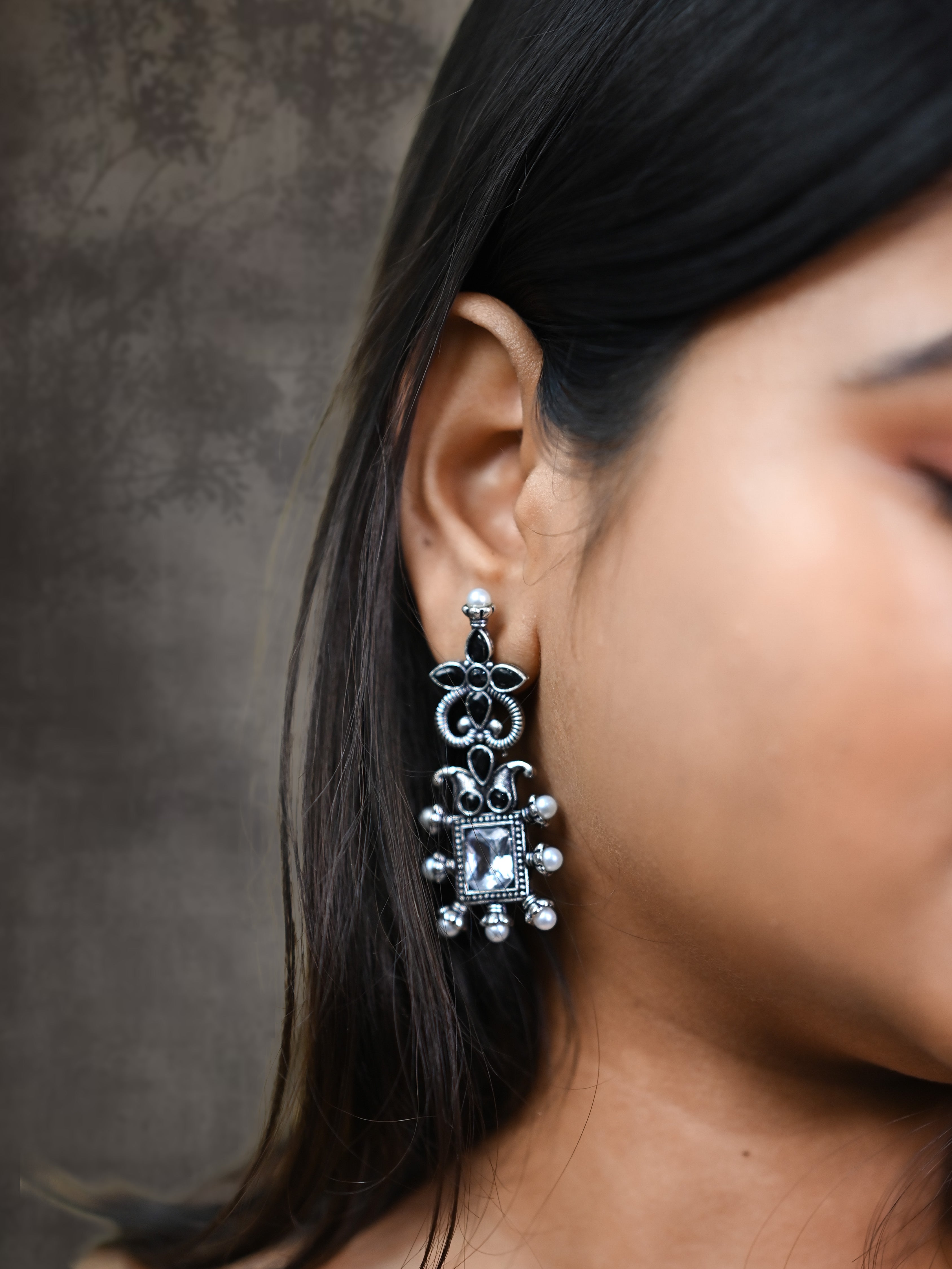 Black and White leaves printes saree with free Ear rings