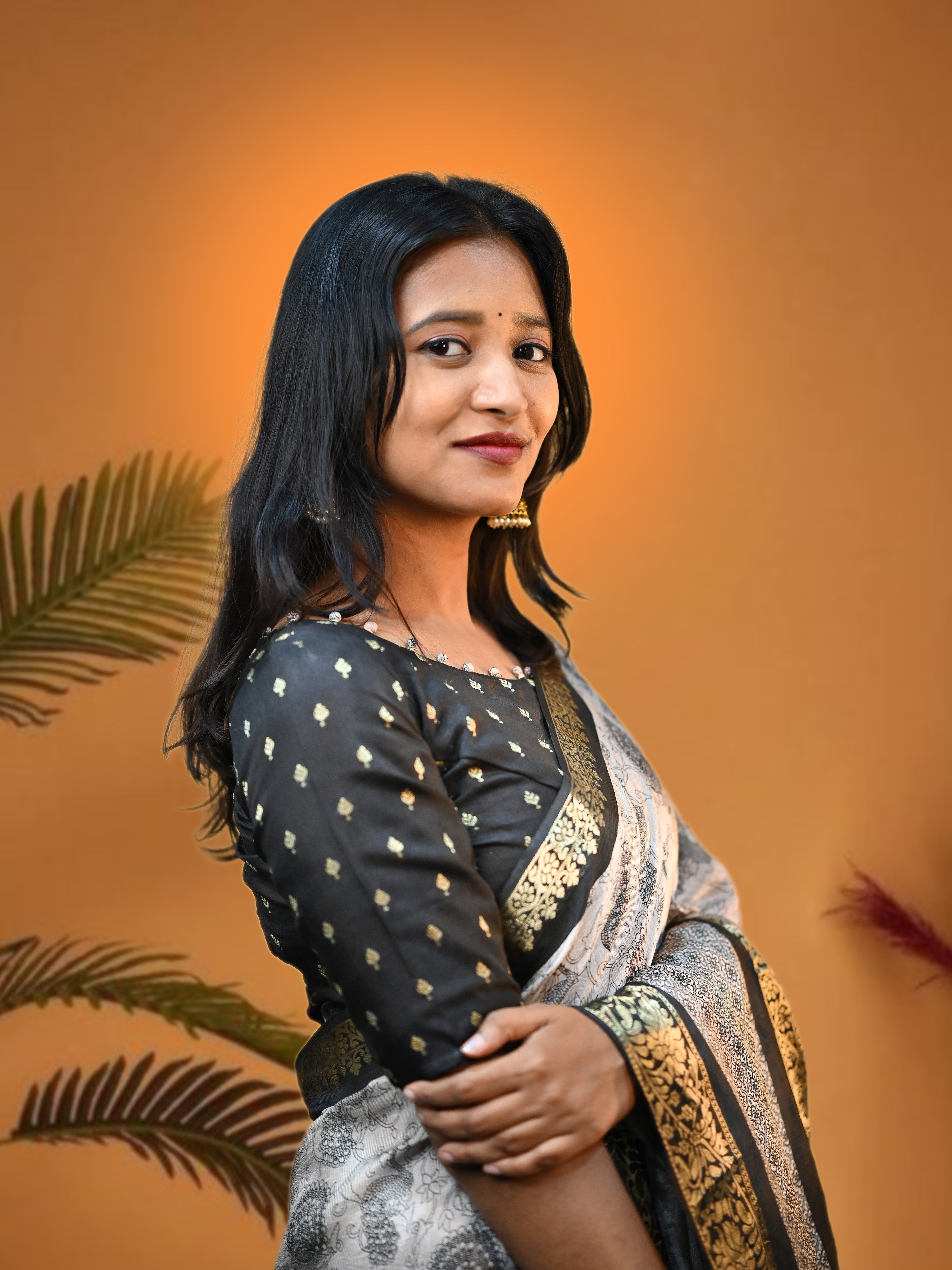 Off White Kolkata Silk Saree with Free Ear rings & Stiched Blouse